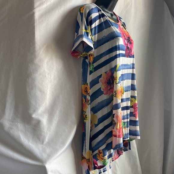 Now N Forever Tunic Style Floral/Striped Top Size Medium - Picture 5 of 10